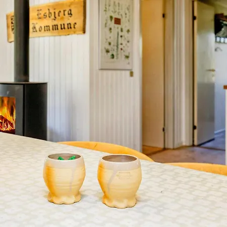 8 Person In Pandrup-by Traum *